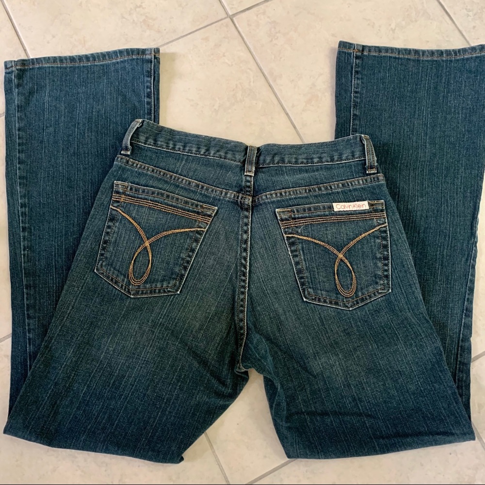 Calvin Klein Jeans Dark Wash, Flare Leg, Lady’s 4 - Picture 2 of 8